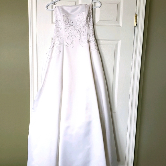 Vintage White Wedding Dress - Picture 2 of 7